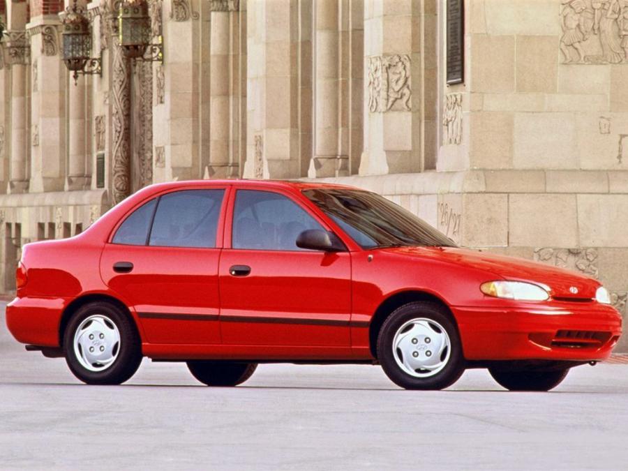  Hyundai Accent Sedan 1994 года  (US) (фото 2 из 2)